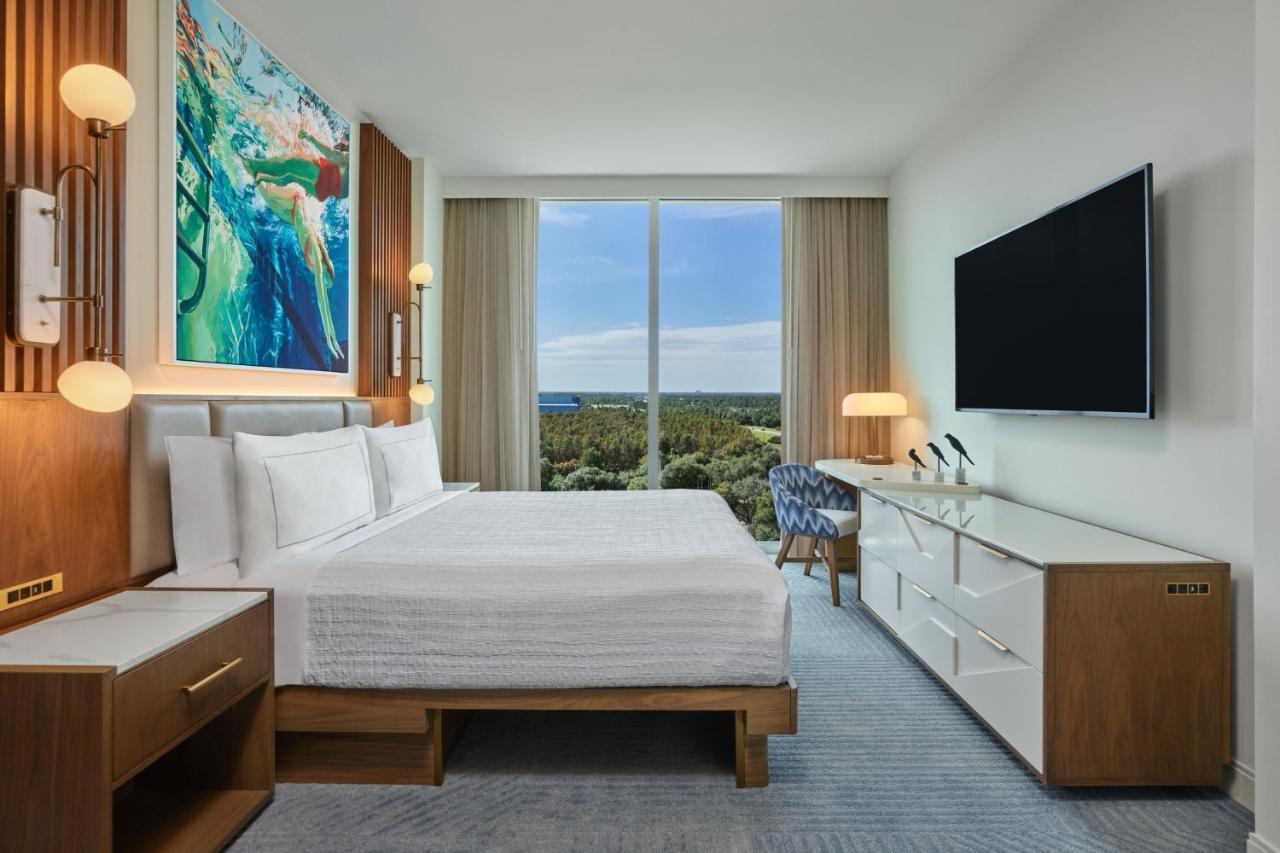 Suíte Signature com vista da piscina, 1 cama king-size e sofá-cama (inclui entrada antecipada nos parques temáticos da Disney)